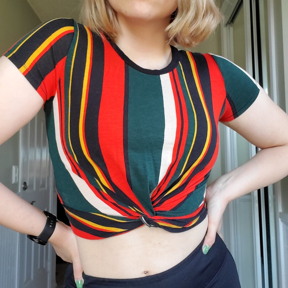 🌿 NWOT F21 Cropped Tie Front Tee